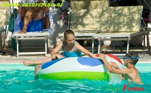 kids2_azzurra_pool